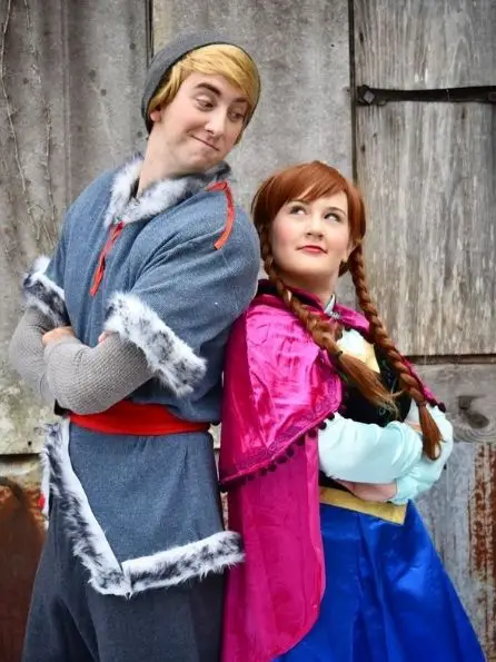 30 Amazing Halloween Costume Ideas for Duos You Will Want To copy-  anna and kristoff