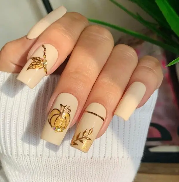 40 Best Fall Nail Designs You’ll Obsess Over | Autumn Nail Designs